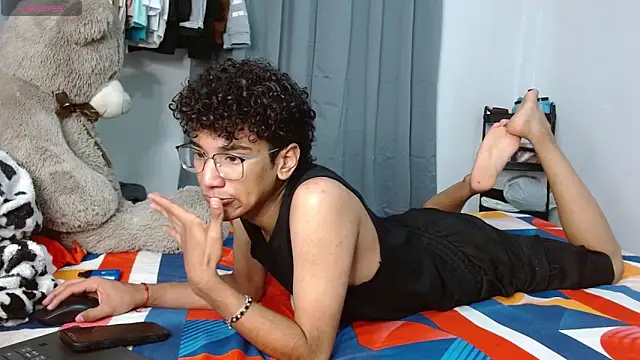 Snapshot of harrytwink18 chatting on 02/09/26, 02:59 harrytwink18 online show from 02/09/26, 02:59