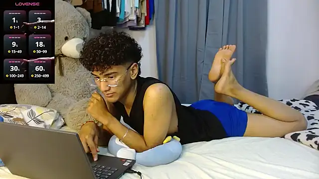 Snapshot of harrytwink18 chatting on 04/15/26, 07:07 harrytwink18 online show from 04/15/26, 07:07