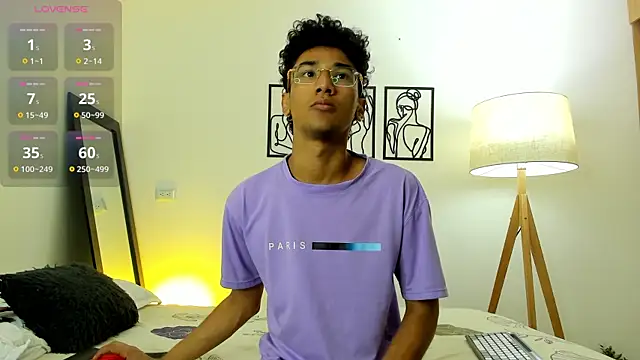 Snapshot of harrytwink18 chatting on 01/06/26, 01:37 harrytwink18 online show from 01/06/26, 01:37