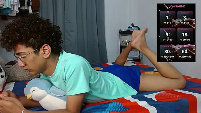 Snapshot of harrytwink18 chatting on 02/05/26, 09:27 harrytwink18 online show from 02/05/26, 09:27