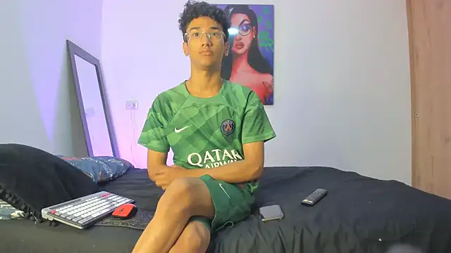 harrytwink18 online show from 03/18/25, 01:12