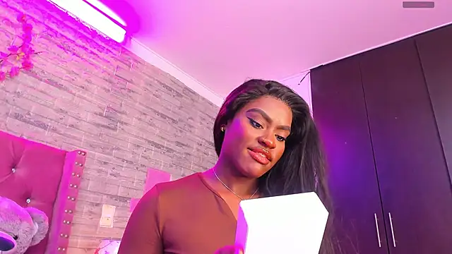 IsabellaBromsS online show from 02/08/25, 07:49