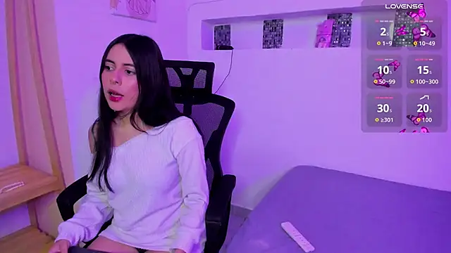 Snapshot of little_isabela1 chatting on 03/31/26, 10:45 little isabela1 online show from 03/31/26, 10:45