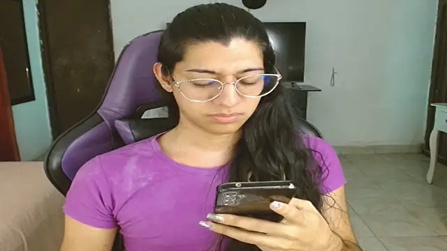 Snapshot of engielphoenis14 chatting on 02/12/26, 06:24 engielphoenis14 online show from 02/12/26, 06:24