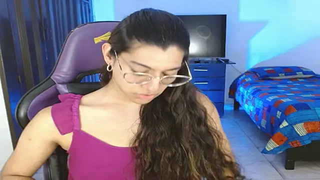 Snapshot of engielphoenis14 chatting on 06/09/26, 10:44 engielphoenis14 online show from 06/09/26, 10:44
