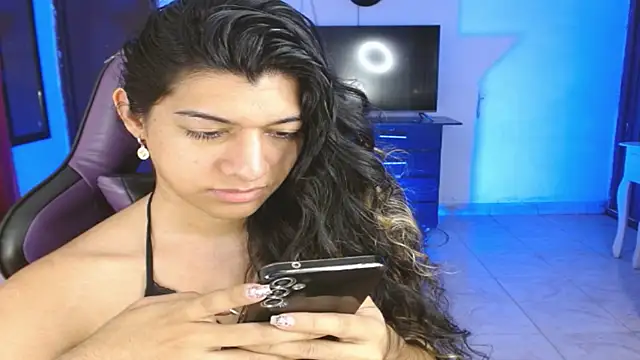 Snapshot of engielphoenis14 chatting on 02/05/26, 12:06 engielphoenis14 online show from 02/05/26, 12:06