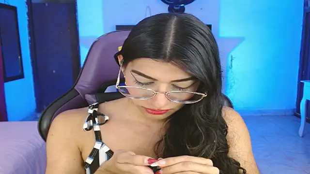 Snapshot of engielphoenis14 chatting on 01/17/26, 10:46 engielphoenis14 online show from 01/17/26, 10:46