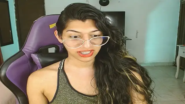 Snapshot of engielphoenis14 chatting on 01/11/26, 01:45 engielphoenis14 online show from 01/11/26, 01:45