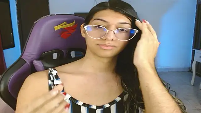 Snapshot of engielphoenis14 chatting on 01/13/26, 12:04 engielphoenis14 online show from 01/13/26, 12:04