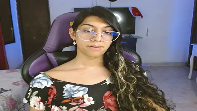 engielphoenis14 online show from 12/15/25, 12:49