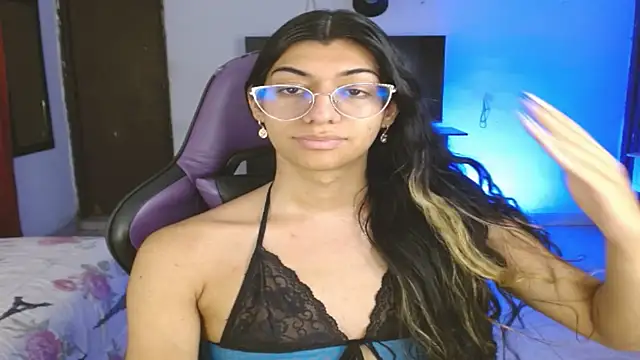 engielphoenis14 online show from 12/04/25, 09:03