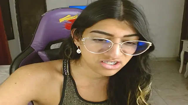 engielphoenis14 online show from 12/18/25, 12:49