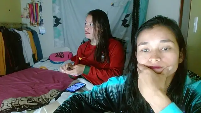 Snapshot of clayre_and_jill chatting on 10/17/25, 01:42 clayre and jill online show from 10/17/25, 01:42