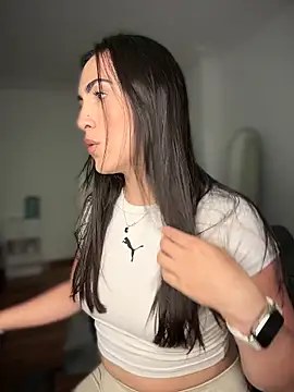 Snapshot of alessandra-a chatting on 02/21/26, 03:52 alessandra-a online show from 02/21/26, 03:52