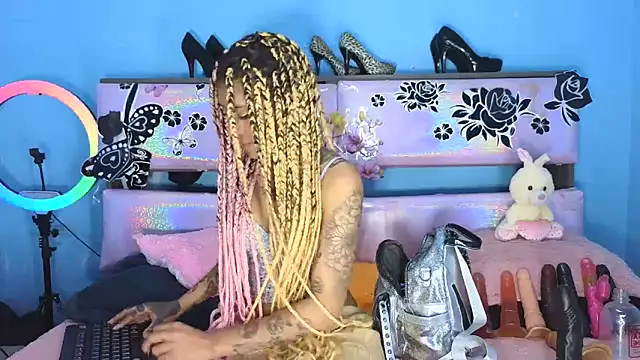 Snapshot of gabbiefoxthx chatting on 01/23/25, 07:22 gabbiefoxthx online show from 01/23/25, 07:22