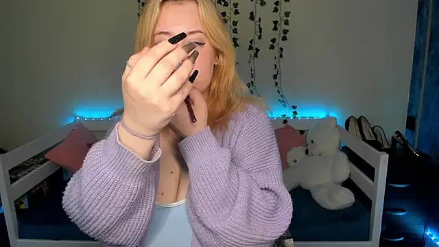 Snapshot of Emily_Gin chatting on 10/08/25, 02:46 Emily Gin online show from 10/08/25, 02:46