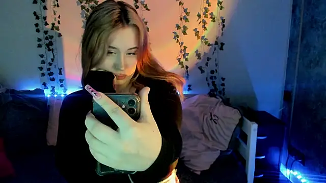 Snapshot of Emily_Gin chatting on 02/26/25, 05:24 Emily Gin online show from 02/26/25, 05:24