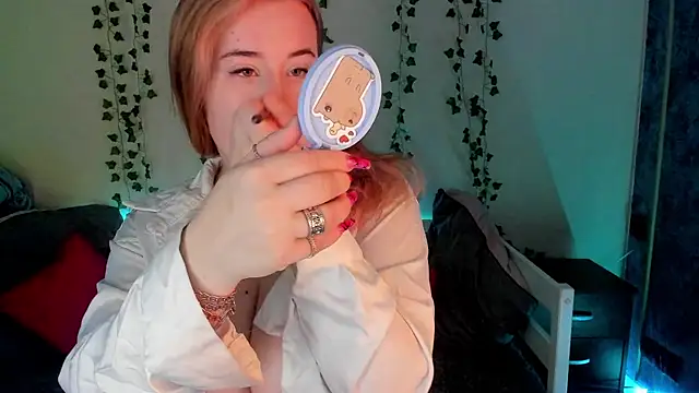 Snapshot of Emily_Gin chatting on 02/15/25, 02:15 Emily Gin online show from 02/15/25, 02:15