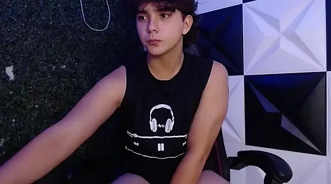 Snapshot of Dani_cumboy chatting on 03/06/25, 08:52 Dani cumboy online show from 03/06/25, 08:52