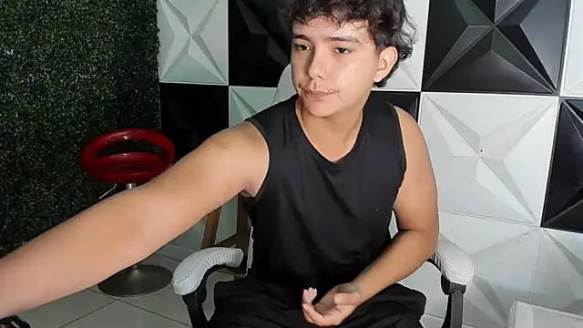 Snapshot of Dani_cumboy chatting on 12/16/25, 01:15 Dani cumboy online show from 12/16/25, 01:15