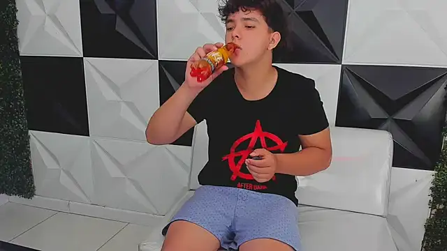 Snapshot of Dani_cumboy chatting on 10/09/25, 03:01 Dani cumboy online show from 10/09/25, 03:01