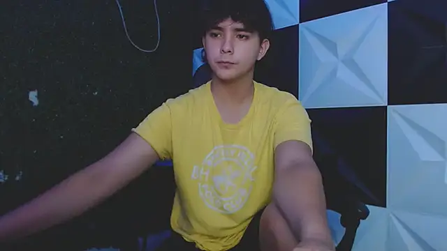 Snapshot of Dani_cumboy chatting on 03/10/25, 03:12 Dani cumboy online show from 03/10/25, 03:12