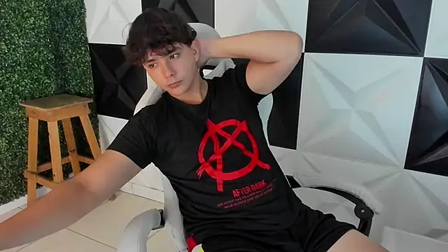 Snapshot of Dani_cumboy chatting on 11/09/25, 01:15 Dani cumboy online show from 11/09/25, 01:15