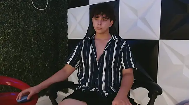 Snapshot of Dani_cumboy chatting on 02/18/25, 05:09 Dani cumboy online show from 02/18/25, 05:09