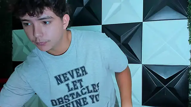 Snapshot of Dani_cumboy chatting on 12/18/25, 02:43 Dani cumboy online show from 12/18/25, 02:43