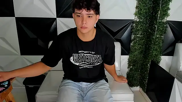 Snapshot of Dani_cumboy chatting on 11/28/25, 02:39 Dani cumboy online show from 11/28/25, 02:39