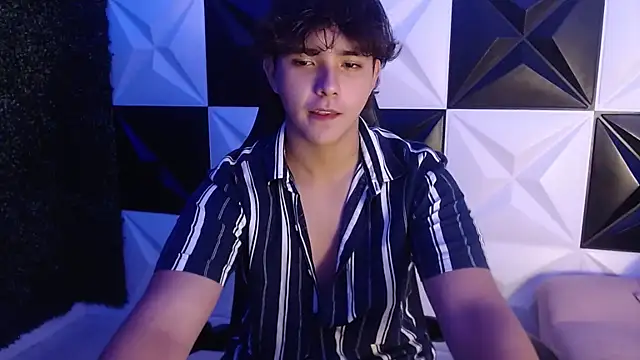 Snapshot of Dani_cumboy chatting on 02/25/25, 08:14 Dani cumboy online show from 02/25/25, 08:14