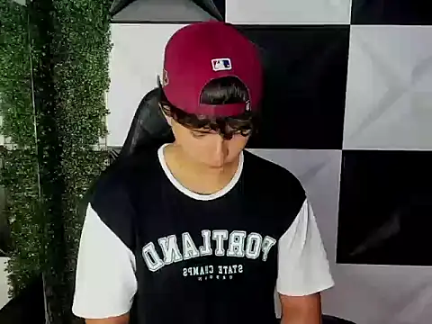 Snapshot of Dani_cumboy chatting on 09/09/25, 02:15 Dani cumboy online show from 09/09/25, 02:15