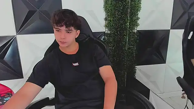 Snapshot of Dani_cumboy chatting on 09/30/25, 02:34 Dani cumboy online show from 09/30/25, 02:34