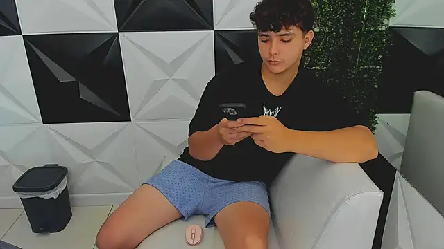 Snapshot of Dani_cumboy chatting on 10/08/25, 01:56 Dani cumboy online show from 10/08/25, 01:56