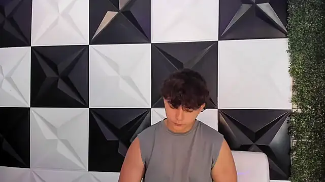 Snapshot of Dani_cumboy chatting on 11/06/25, 01:59 Dani cumboy online show from 11/06/25, 01:59