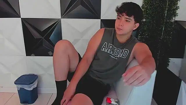 Snapshot of Dani_cumboy chatting on 10/12/25, 01:56 Dani cumboy online show from 10/12/25, 01:56