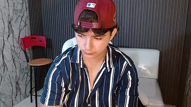 Snapshot of Dani_cumboy chatting on 10/28/25, 02:05 Dani cumboy online show from 10/28/25, 02:05