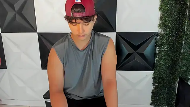 Snapshot of Dani_cumboy chatting on 10/24/25, 02:38 Dani cumboy online show from 10/24/25, 02:38