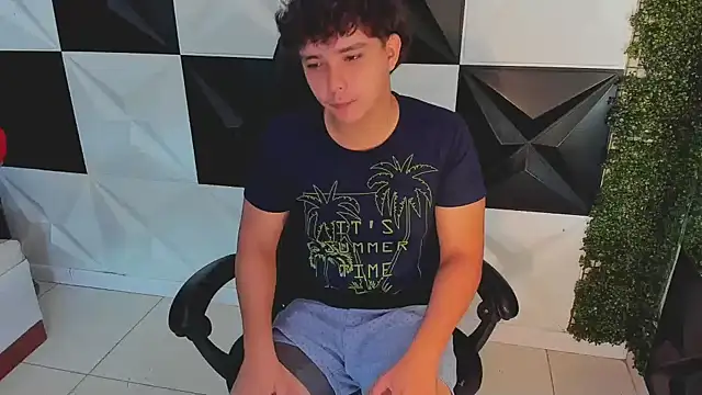 Snapshot of Dani_cumboy chatting on 10/06/25, 02:07 Dani cumboy online show from 10/06/25, 02:07