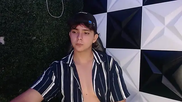 Snapshot of Dani_cumboy chatting on 02/24/25, 04:49 Dani cumboy online show from 02/24/25, 04:49