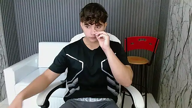 Snapshot of Dani_cumboy chatting on 09/27/25, 01:17 Dani cumboy online show from 09/27/25, 01:17