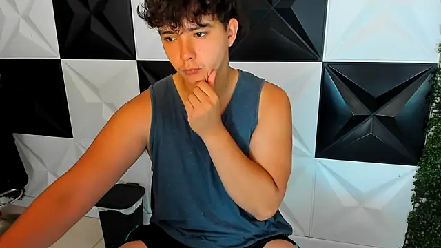 Snapshot of Dani_cumboy chatting on 10/22/25, 01:54 Dani cumboy online show from 10/22/25, 01:54