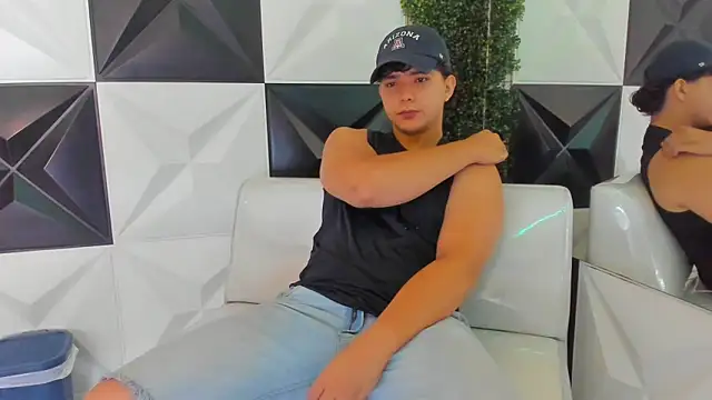 Snapshot of Dani_cumboy chatting on 11/14/25, 01:04 Dani cumboy online show from 11/14/25, 01:04