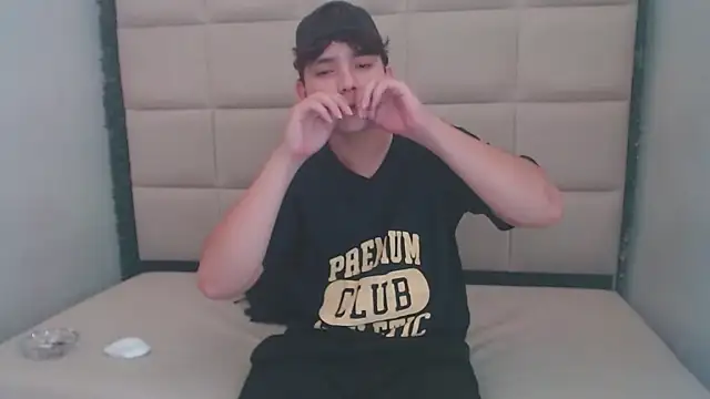 Snapshot of Dani_cumboy chatting on 03/15/25, 11:28 Dani cumboy online show from 03/15/25, 11:28