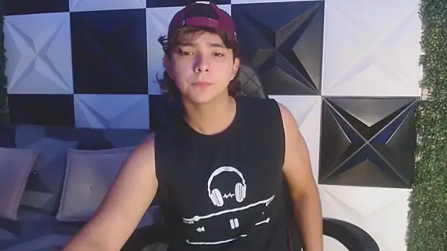 Snapshot of Dani_cumboy chatting on 03/17/25, 01:08 Dani cumboy online show from 03/17/25, 01:08