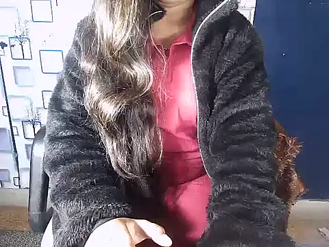 Snapshot of Hot_Naina- chatting on 12/21/24, 02:47 Hot Naina- online show from 12/21/24, 02:47