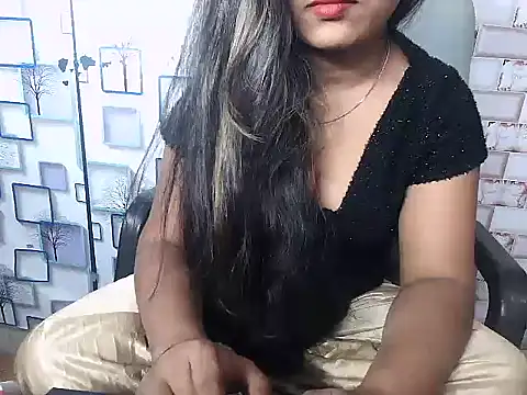 Snapshot of Hot_Naina- chatting on 12/02/24, 07:44 Hot Naina- online show from 12/02/24, 07:44