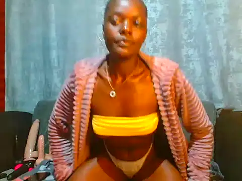 Snapshot of VANESAAMBER23 chatting on 11/07/25, 10:24 VANESAAMBER23 online show from 11/07/25, 10:24