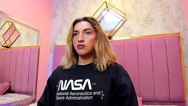 TomLondon  online show from 12/18/25, 01:59