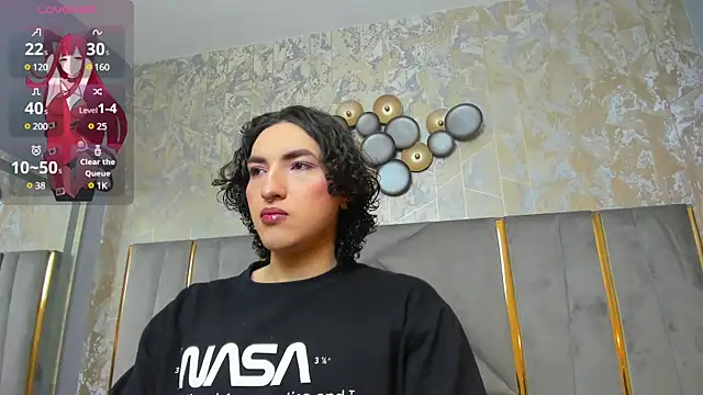 Snapshot of TomLondon_ chatting on 02/25/25, 11:32 TomLondon online show from 02/25/25, 11:32